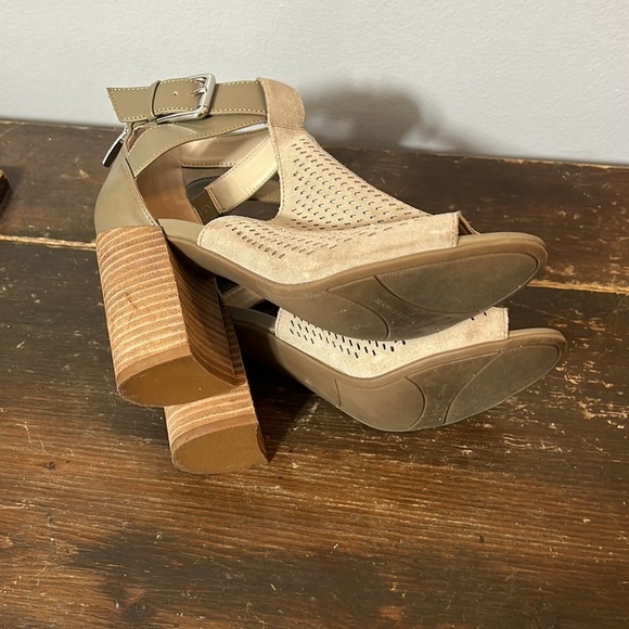 Marc Fisher tan/taupe Gabie Block Heel Sandals size 7 - Picture 5 of 6